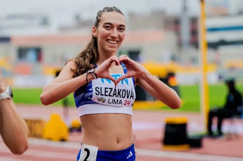 Rebecca Slezáková